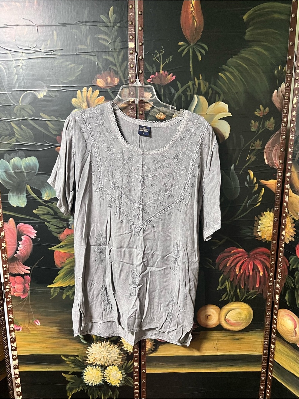 Embroidered Short-Sleeve Tunic Top - Light Gray